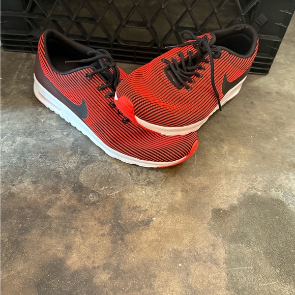 Nike Air Max Thea Sneakers – Women’s Size 9.5
🔥 Only Worn Once Indoors 🔥 - Picture 1 of 5